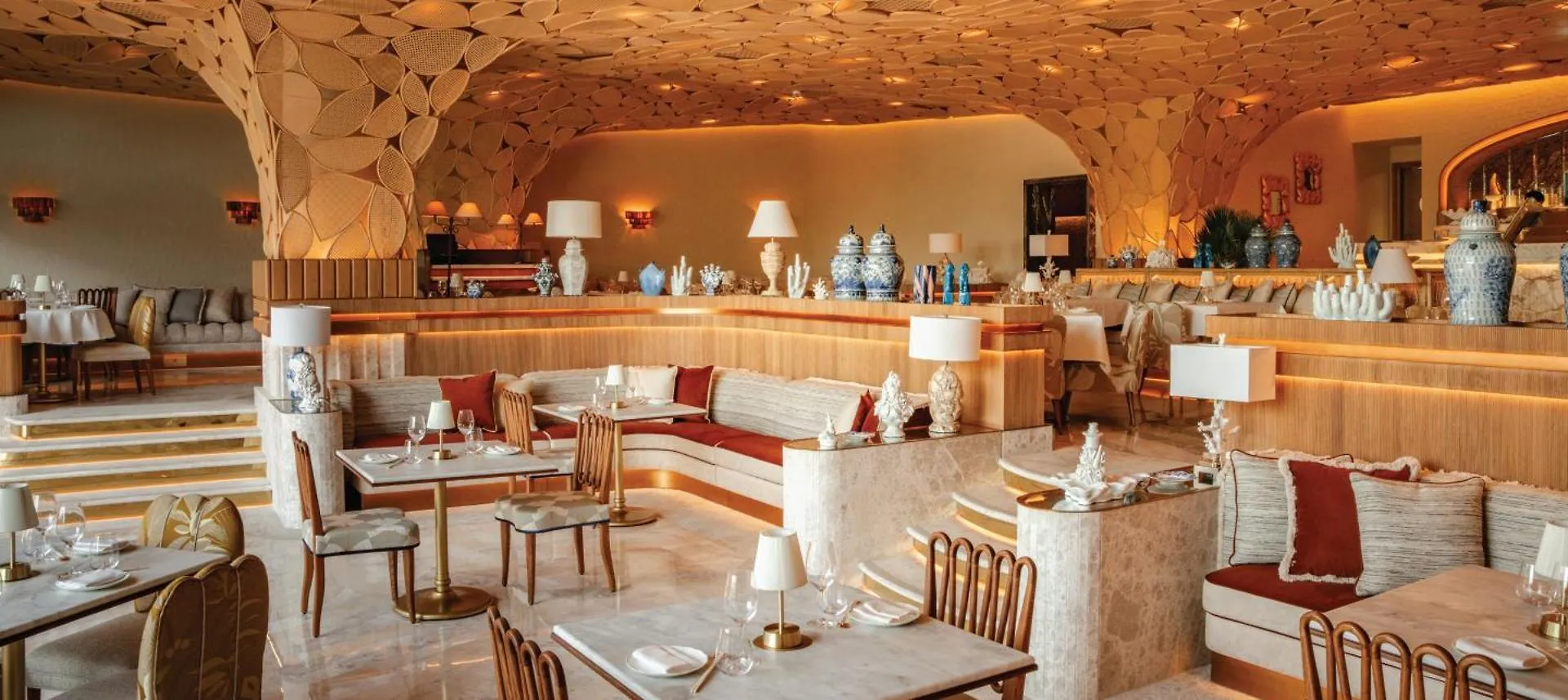 Курортный комплекс Jumeirah Marsa Al Arab Дубай